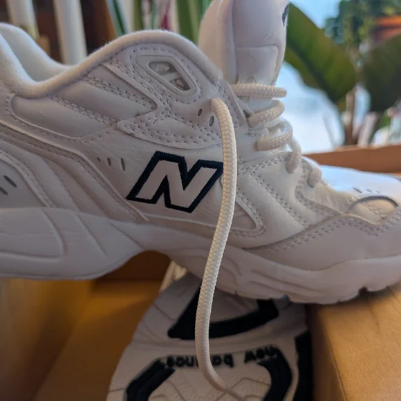 New Balance 608 White / Navy Woman's Sneakers, Size 7 Narrow - Picture 2 of 7